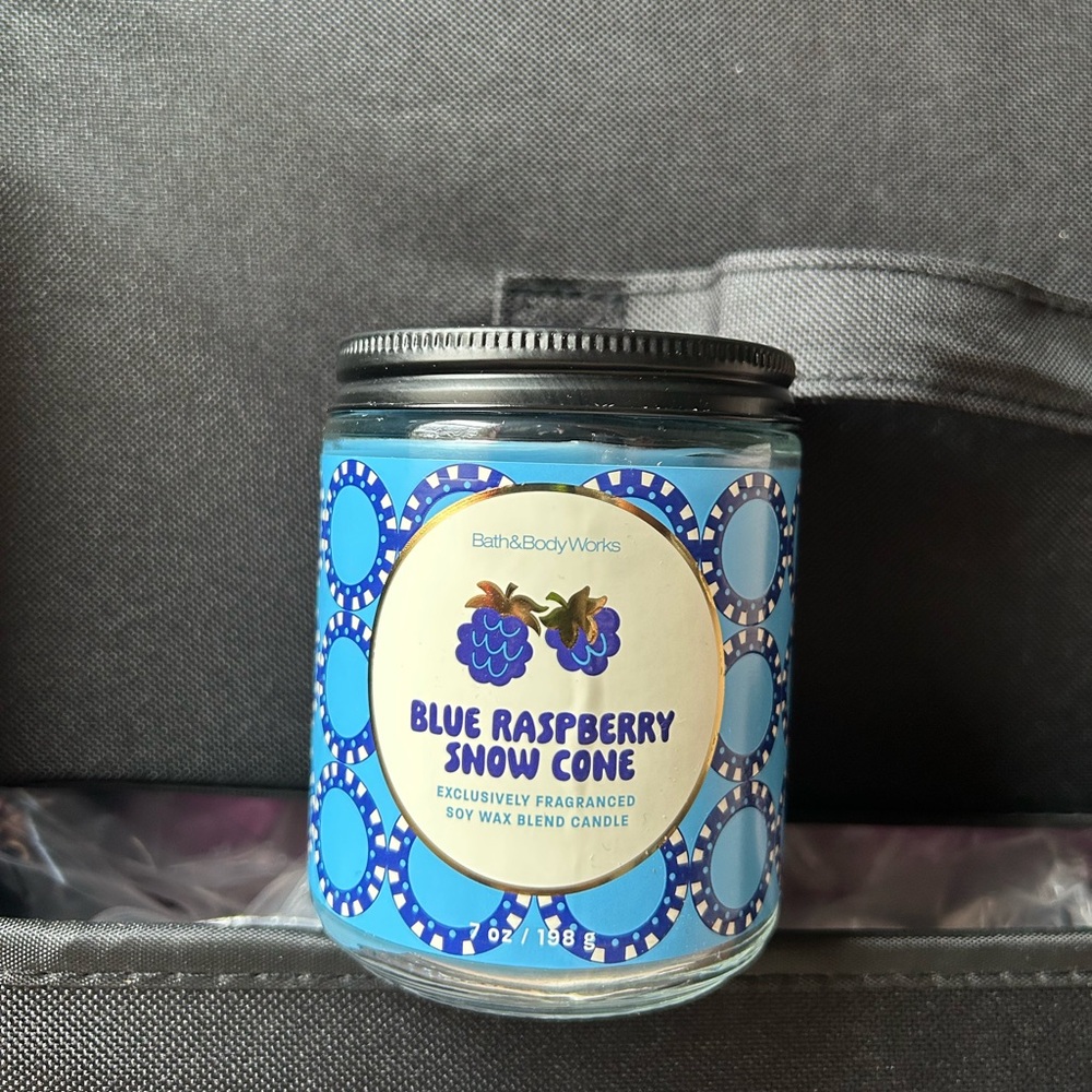 Bath and Body Works Blue Raspberry Snow Cone Single Wick Candle NWT